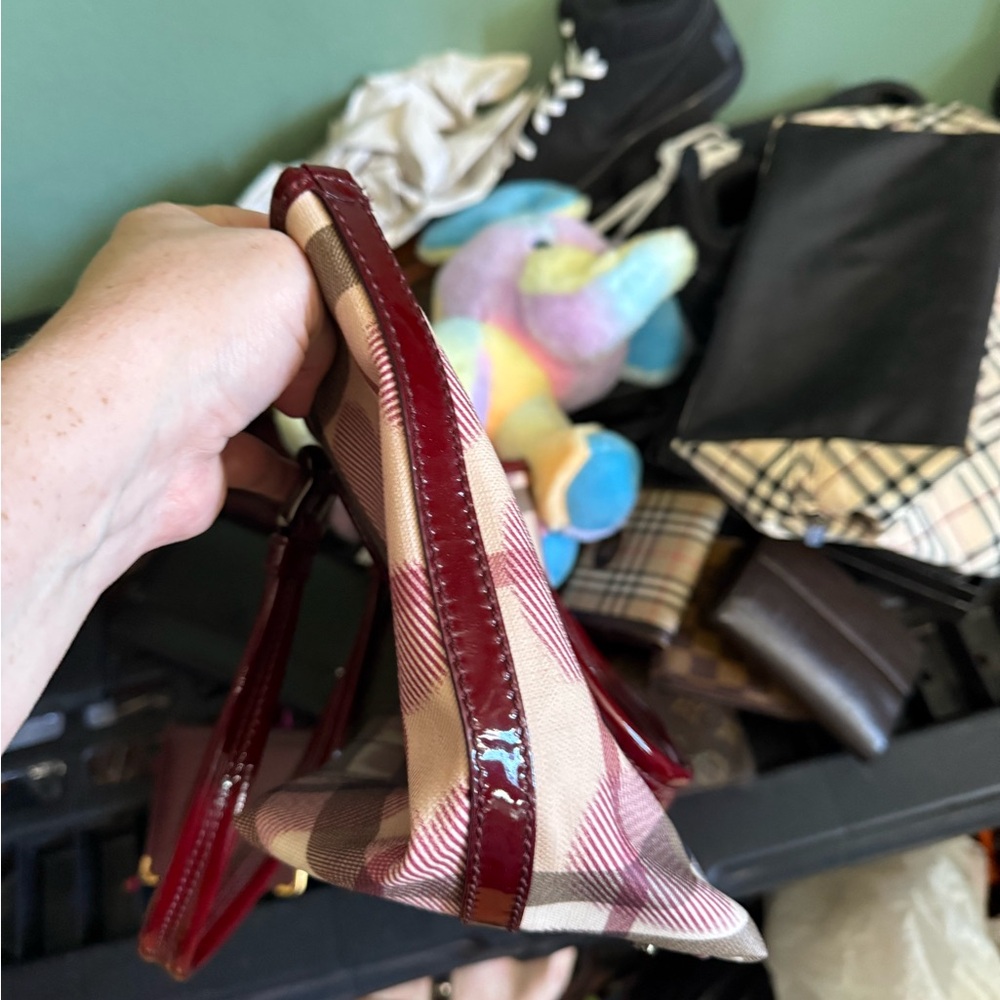 Burberry tote! Just in time for Valentine’s Day! - Picture 11 of 12